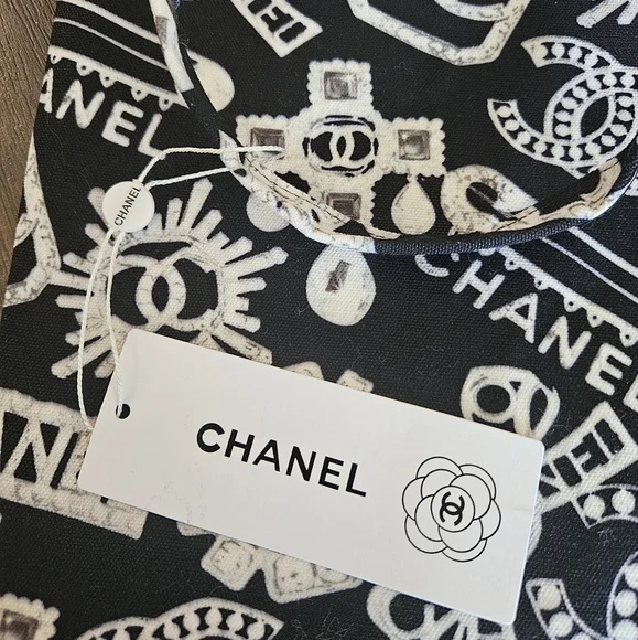 NEW Chanel Employee Gift Monochrome Graphic Tote - Picture 2 of 7